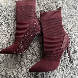 Steve Madden burgundy rhinestone boots size 8.5 New with box